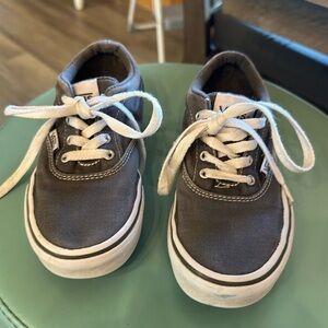 Fans, gray sneakers, size 2Y